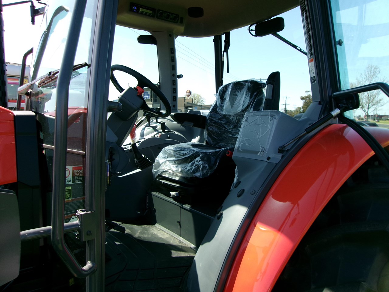 2024 KUBOTA M5091DHC - Image 11