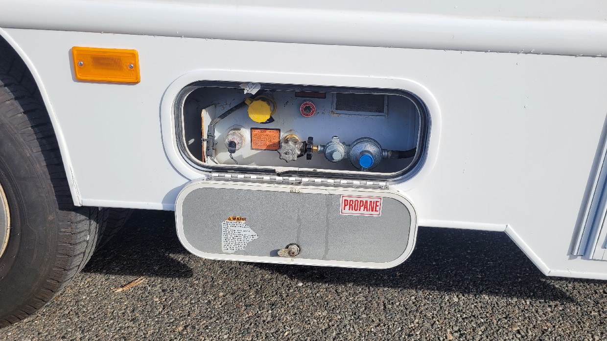 Winnebago Minnie Winnie 328QR - Image 8