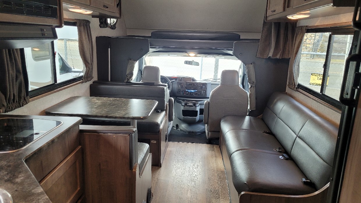 Winnebago Minnie Winnie 328QR - Image 10