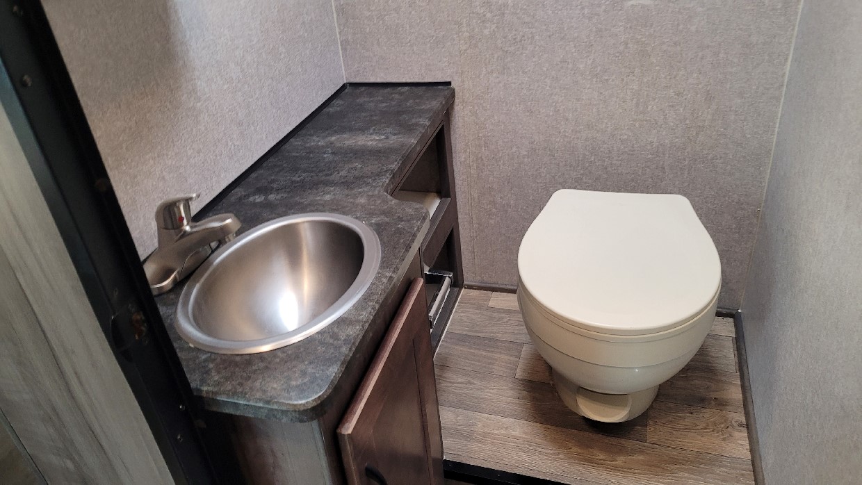 Winnebago Minnie Winnie 328QR - Image 14