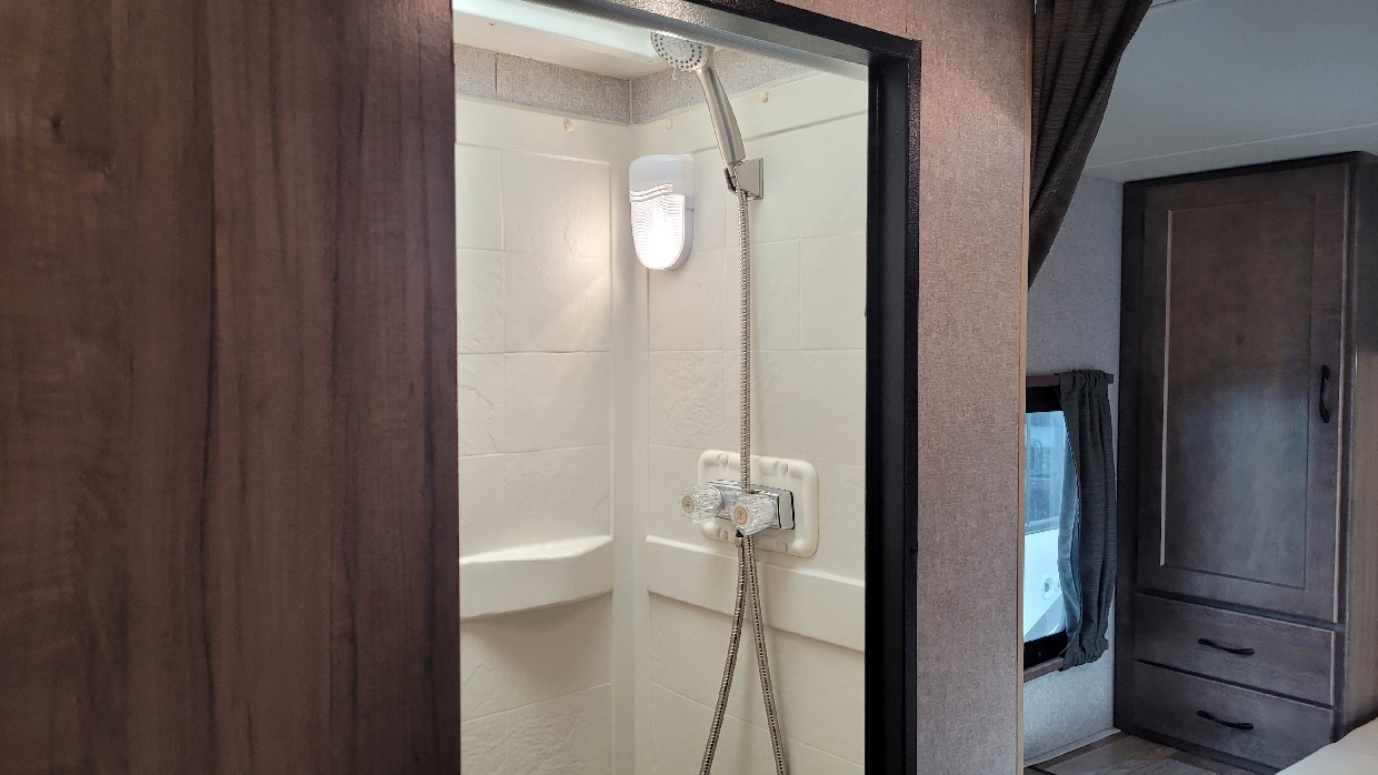 Winnebago Minnie Winnie 328QR - Image 15