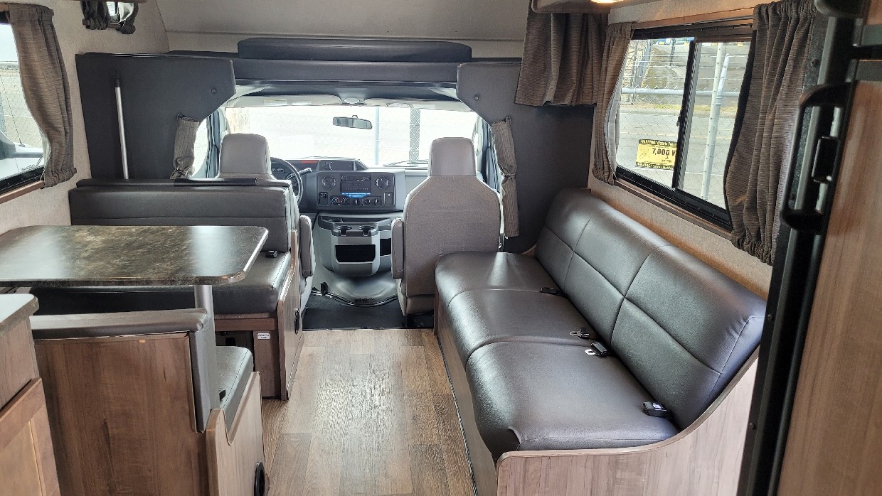 Winnebago Minnie Winnie 328QR - Image 17