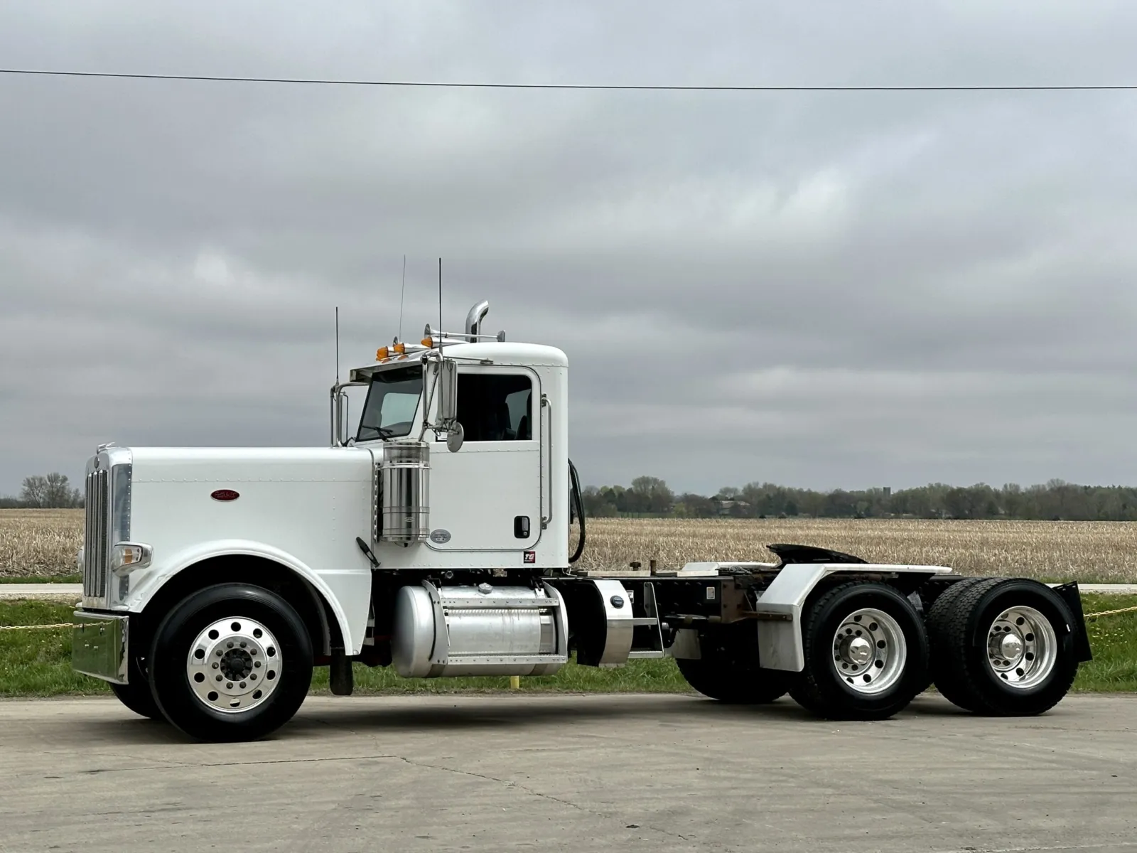 2020 PETERBILT 389 - Image 2