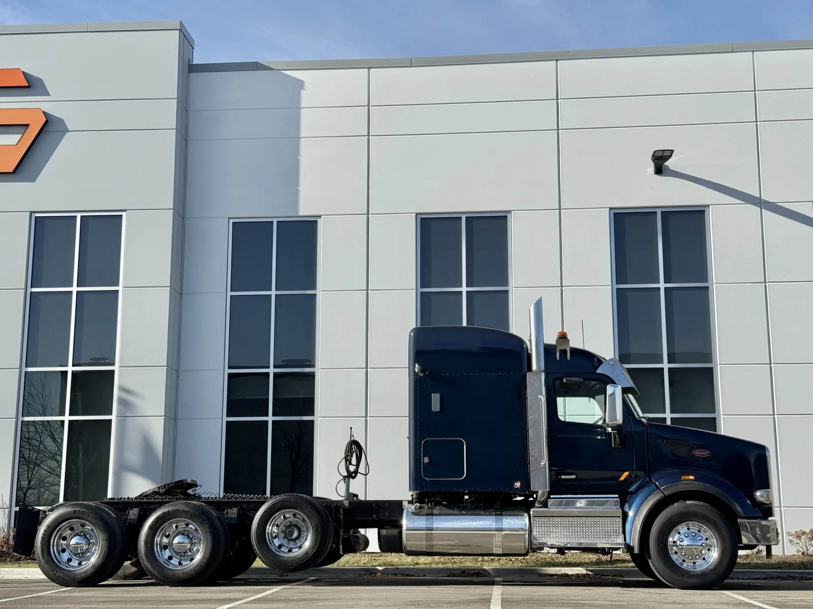 2021 PETERBILT 567 - Image 3