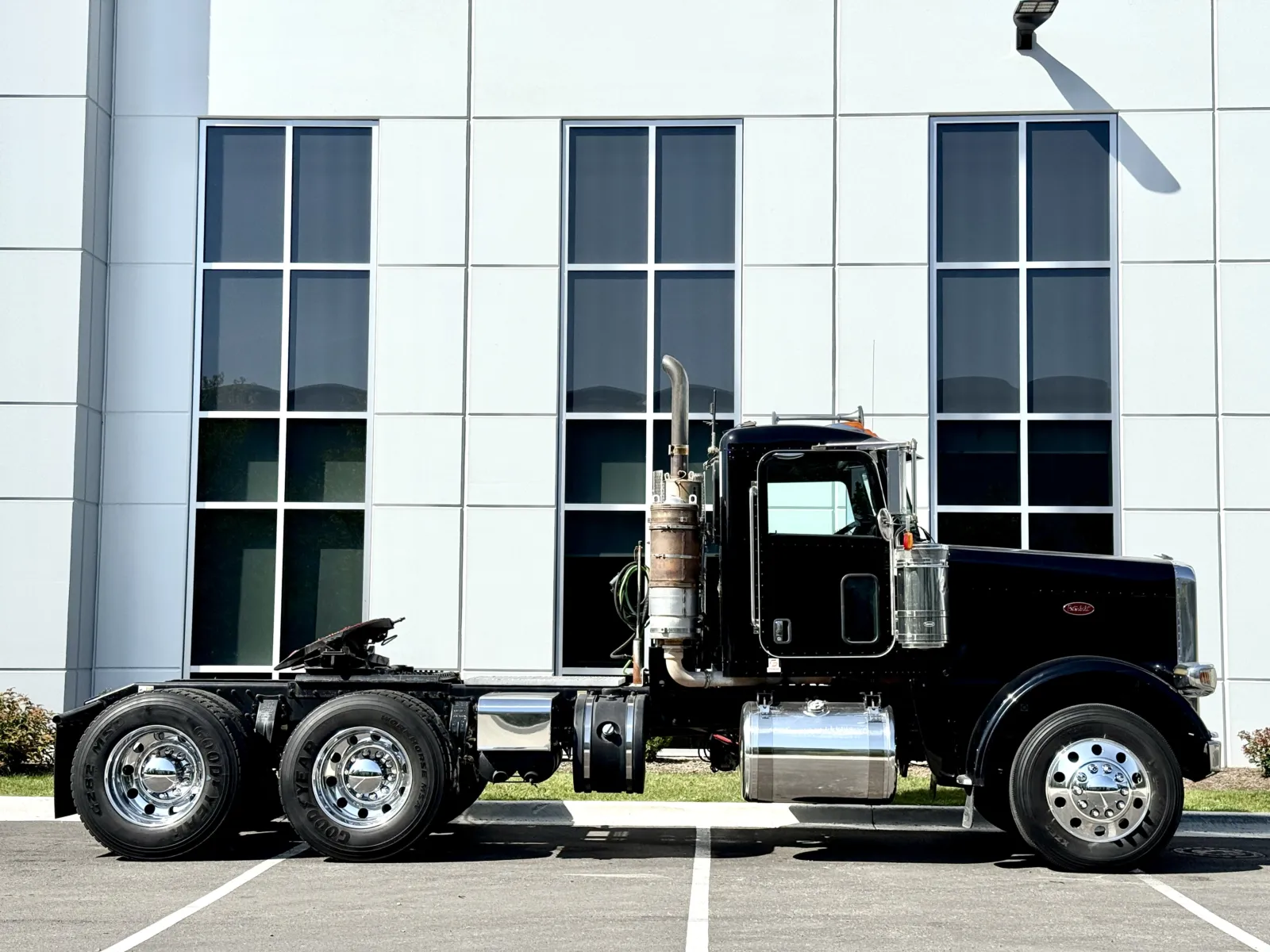 2011 PETERBILT 388 - Image 3