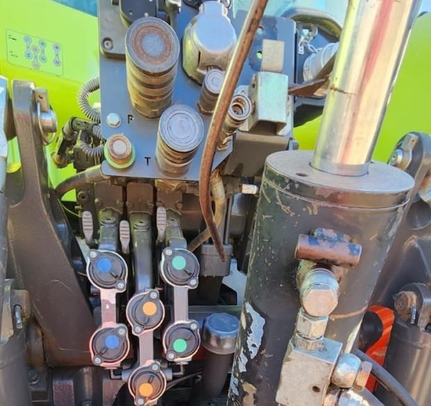 2016 CLAAS AXION 830 - Image 15