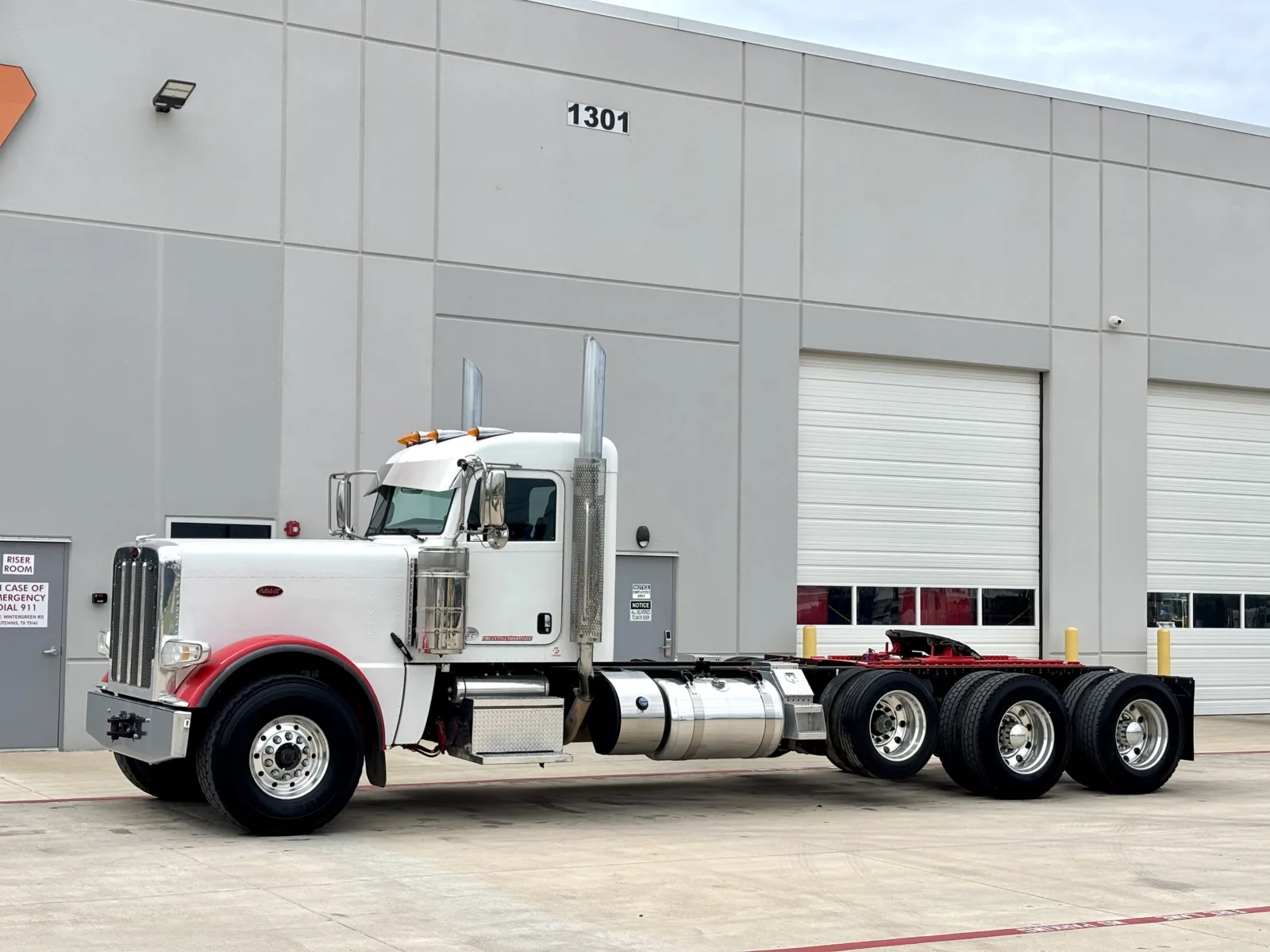 2019 PETERBILT 389 - Image 2