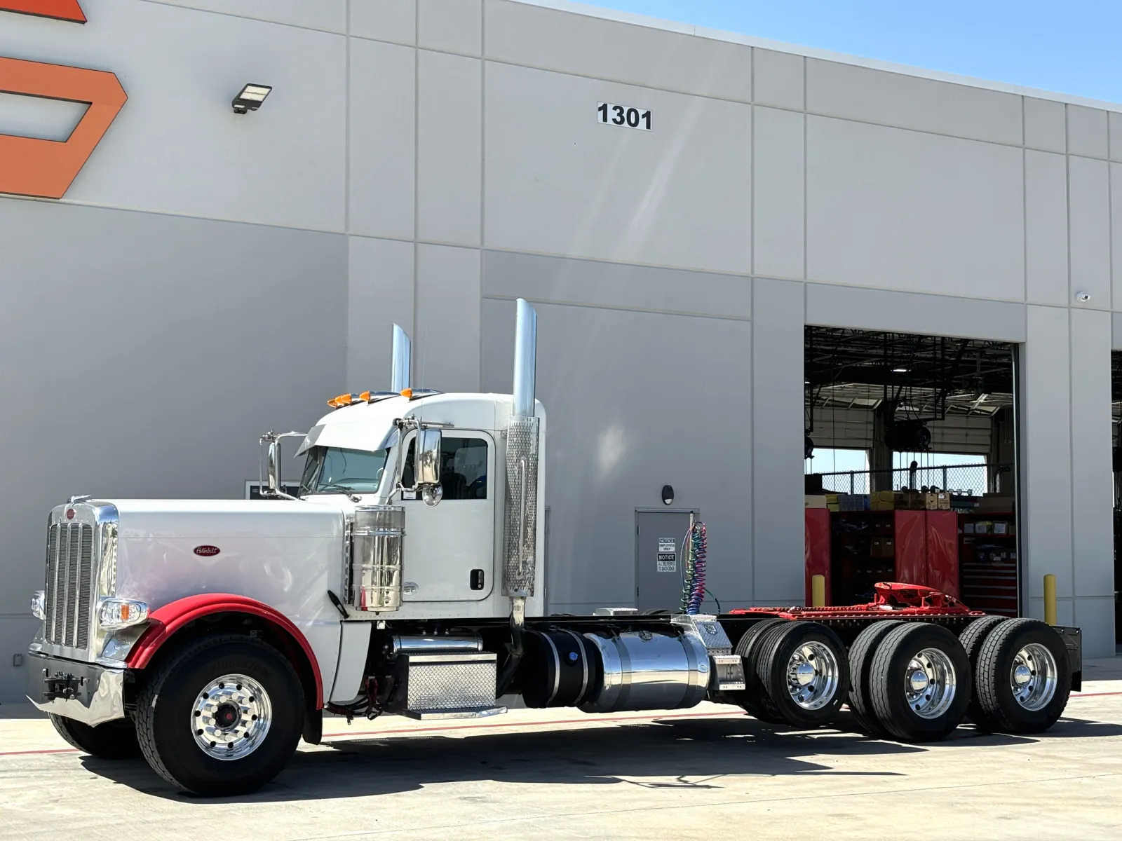 2019 PETERBILT 389 - Image 2