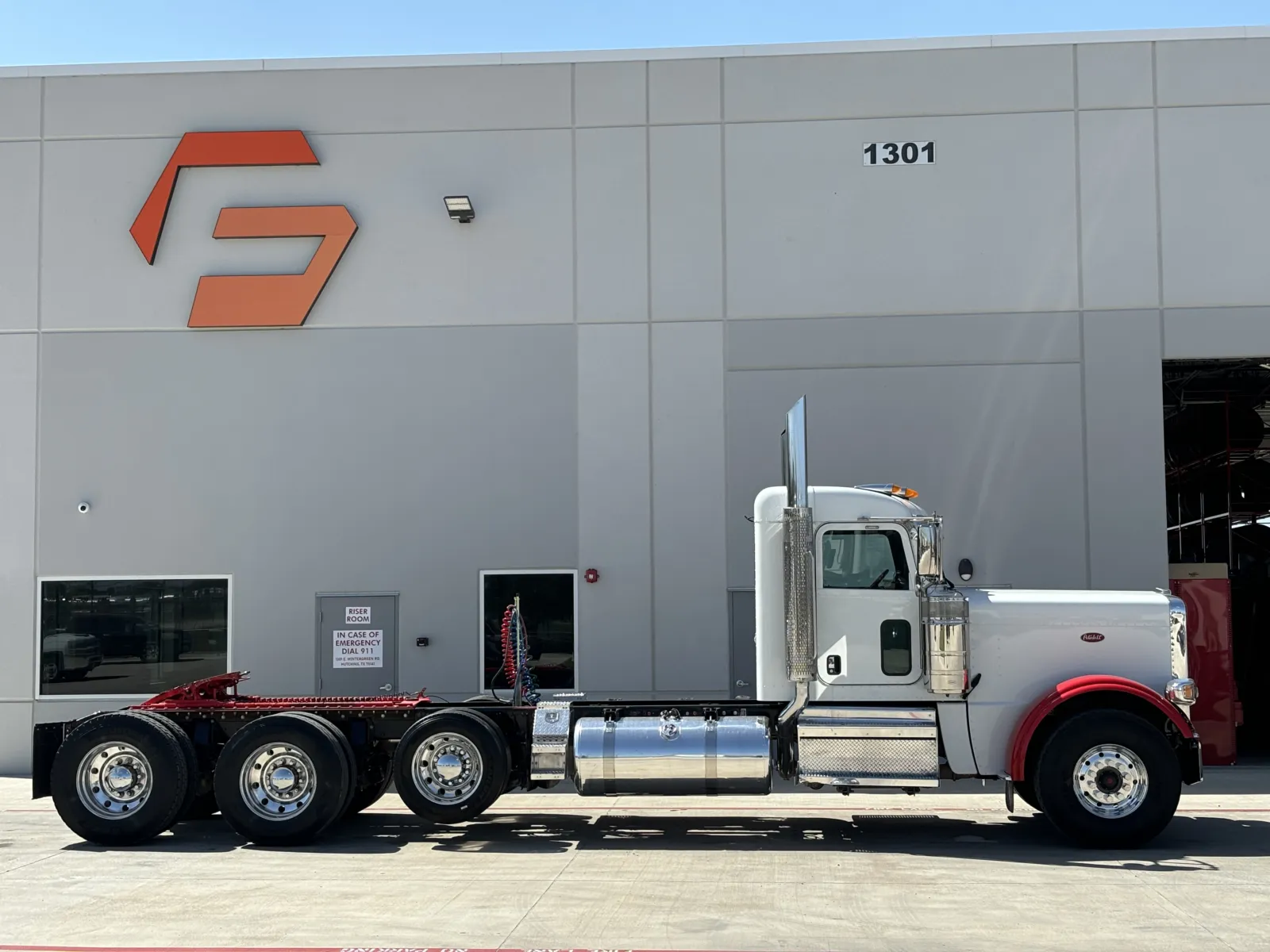 2019 PETERBILT 389 - Image 3