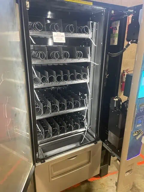 CRANE Merchant Media Food Machine - Model 471 - Image 2