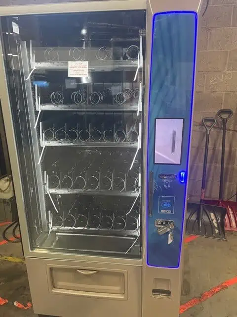CRANE Merchant Media Food Machine - Model 471 - Image 3