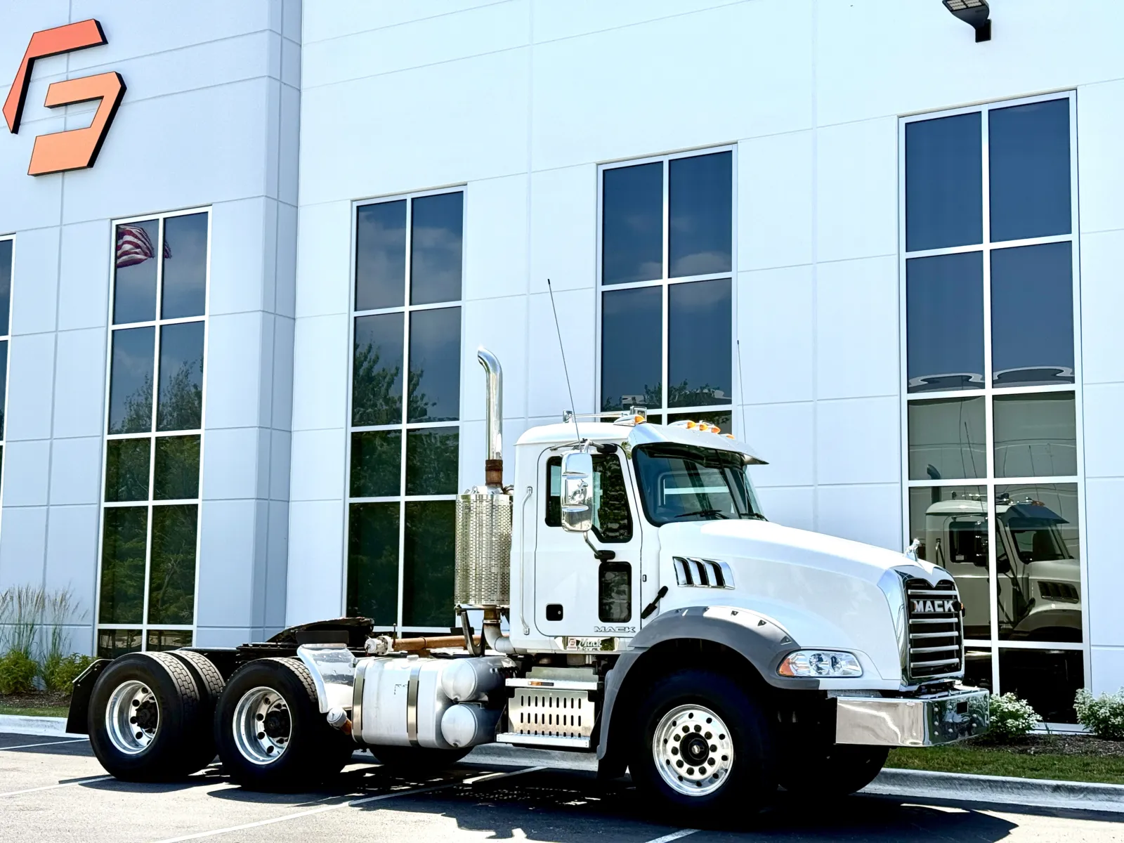 2017 MACK GU813 - Image 2