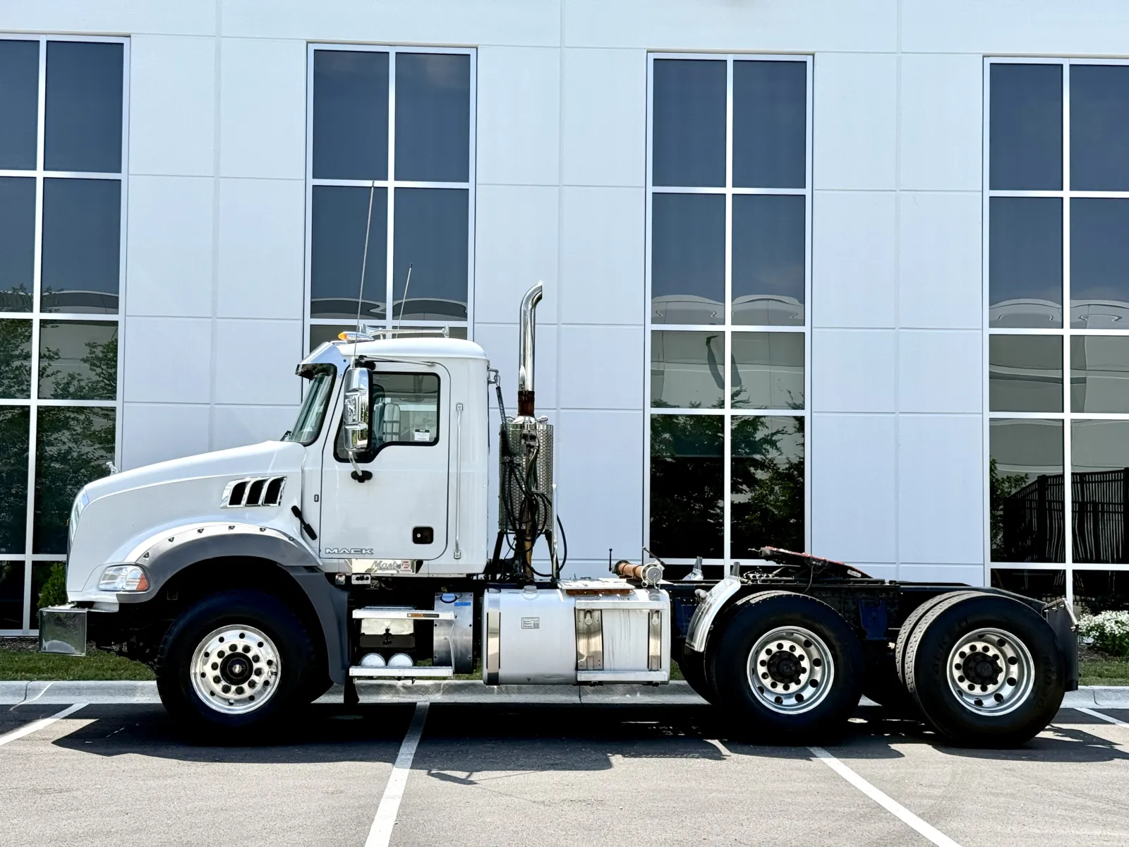 2017 MACK GU813 - Image 4