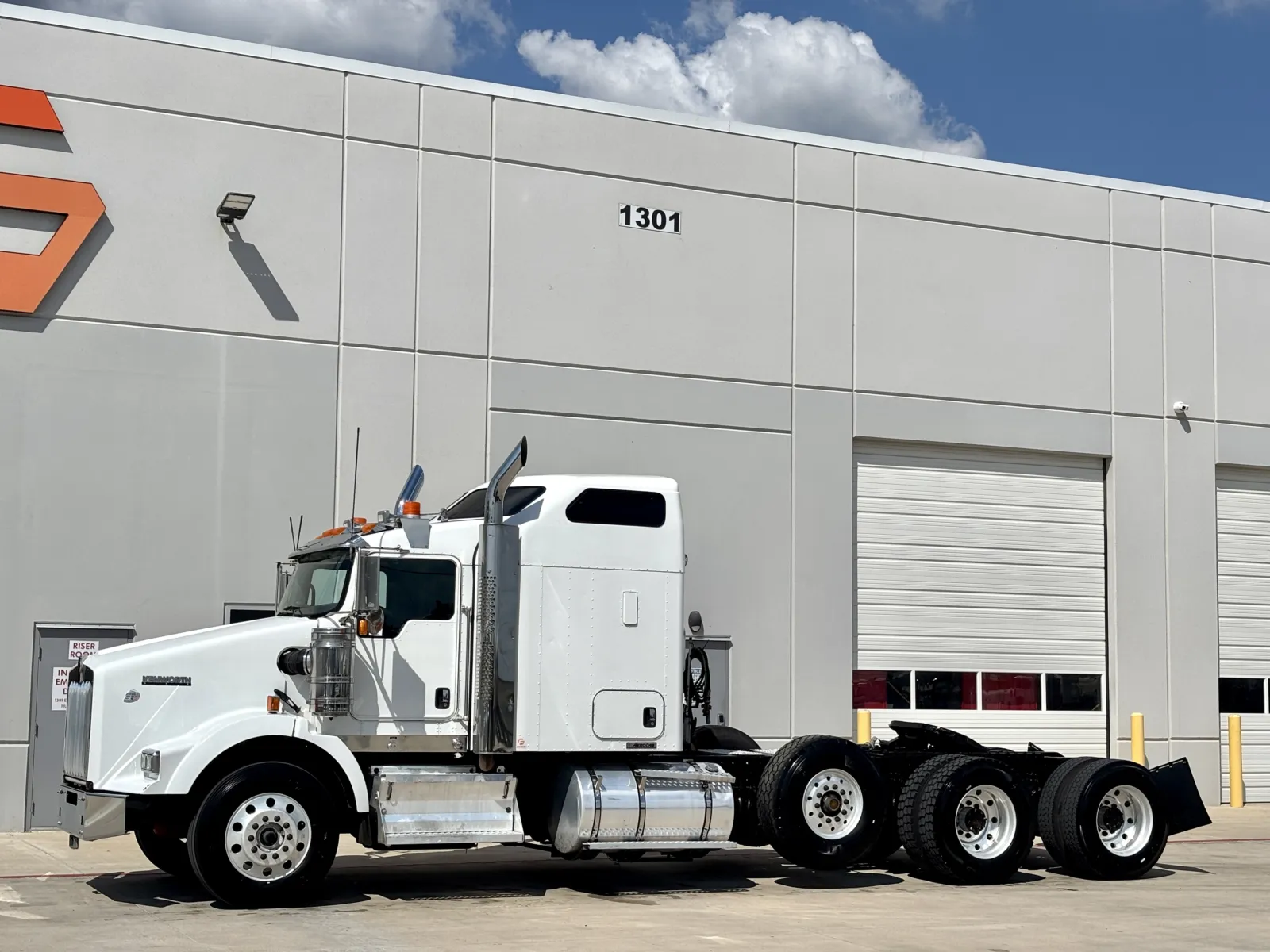 2013 KENWORTH T800 - Image 2