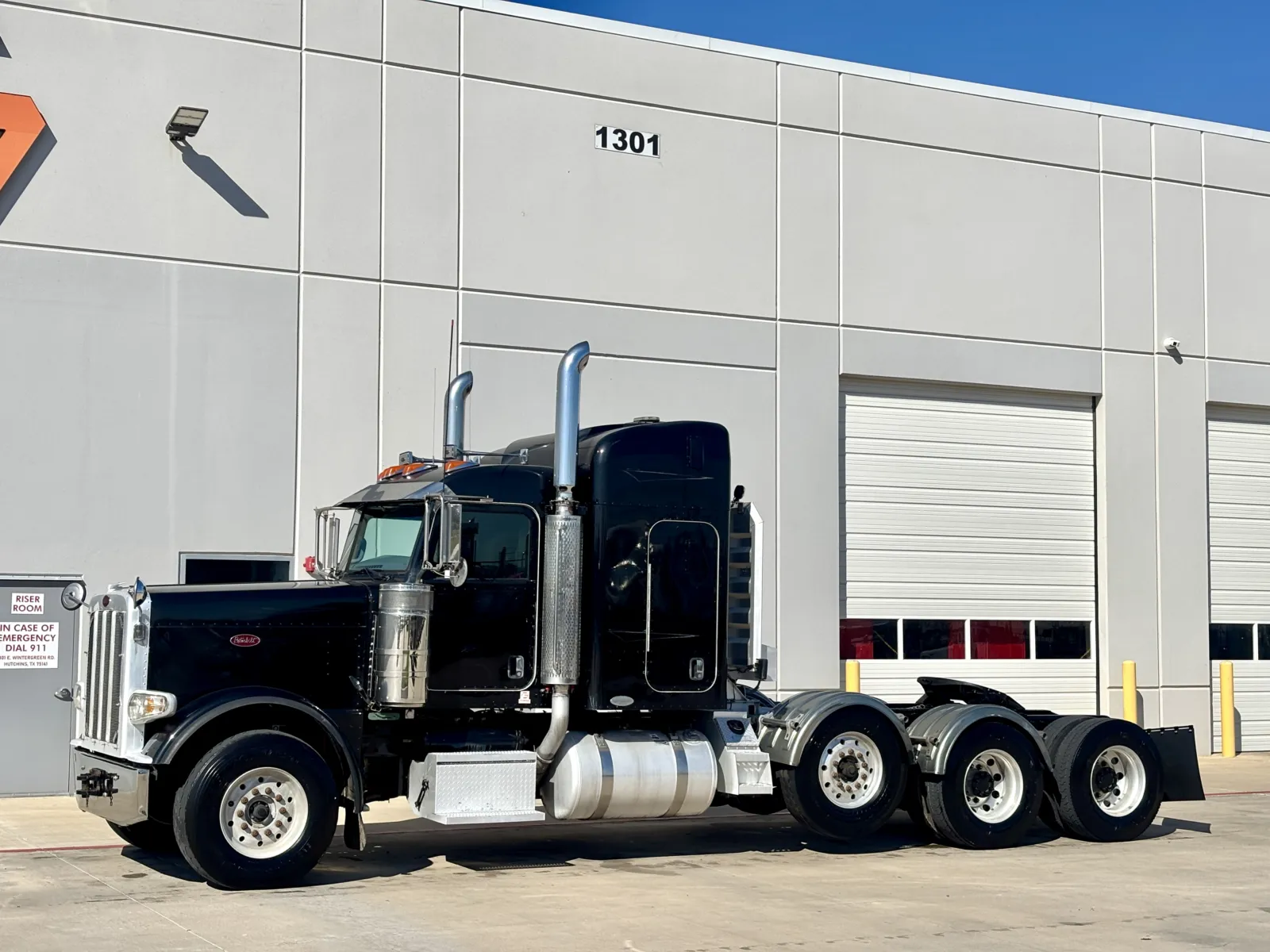2009 PETERBILT 388 - Image 2