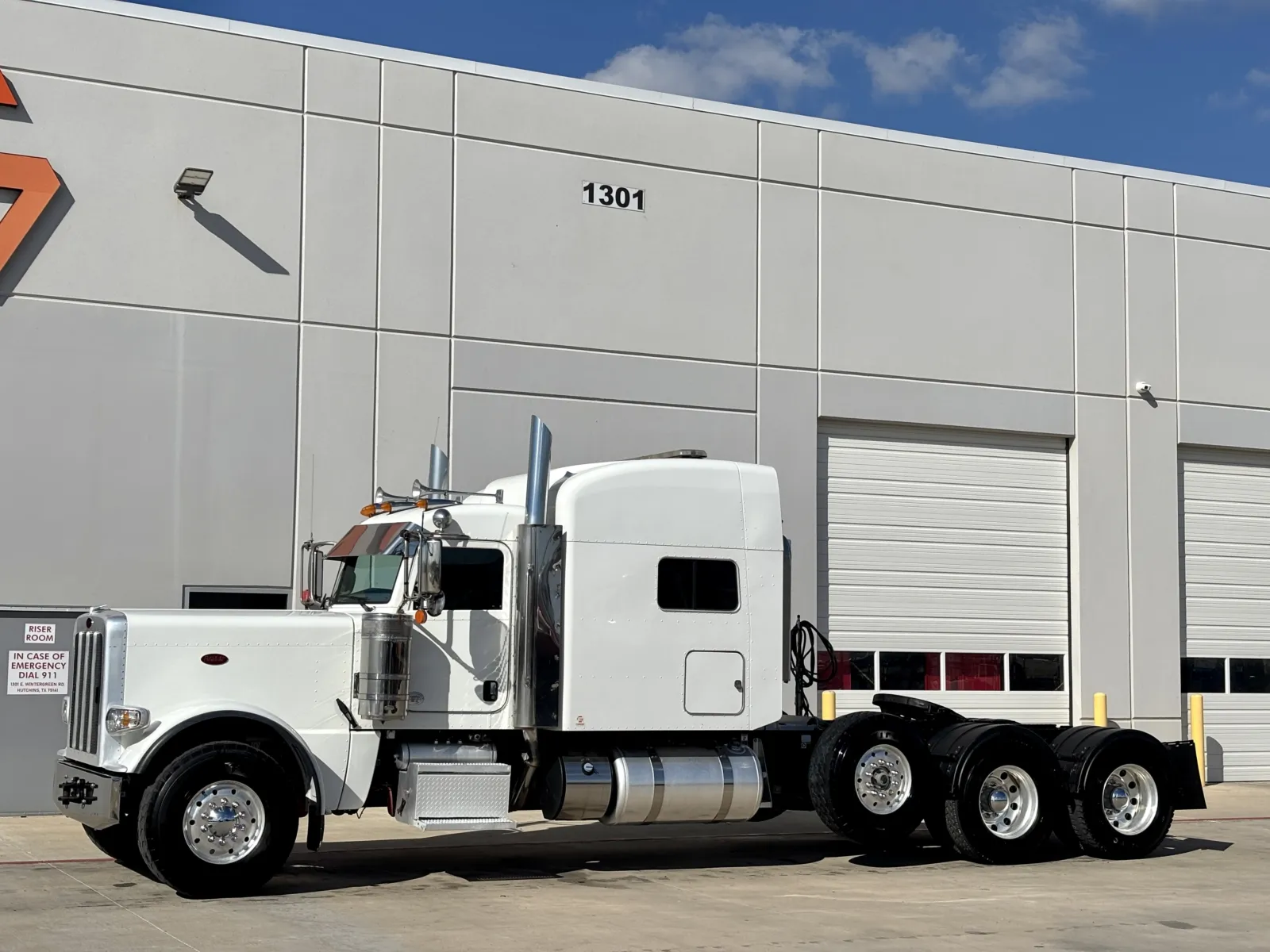 2021 PETERBILT 389 - Image 2