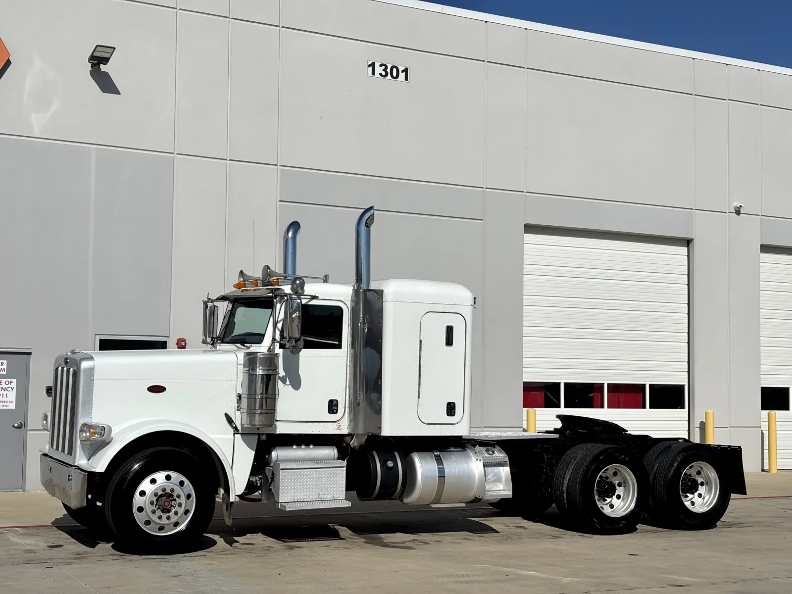 2015 PETERBILT 389 - Image 2