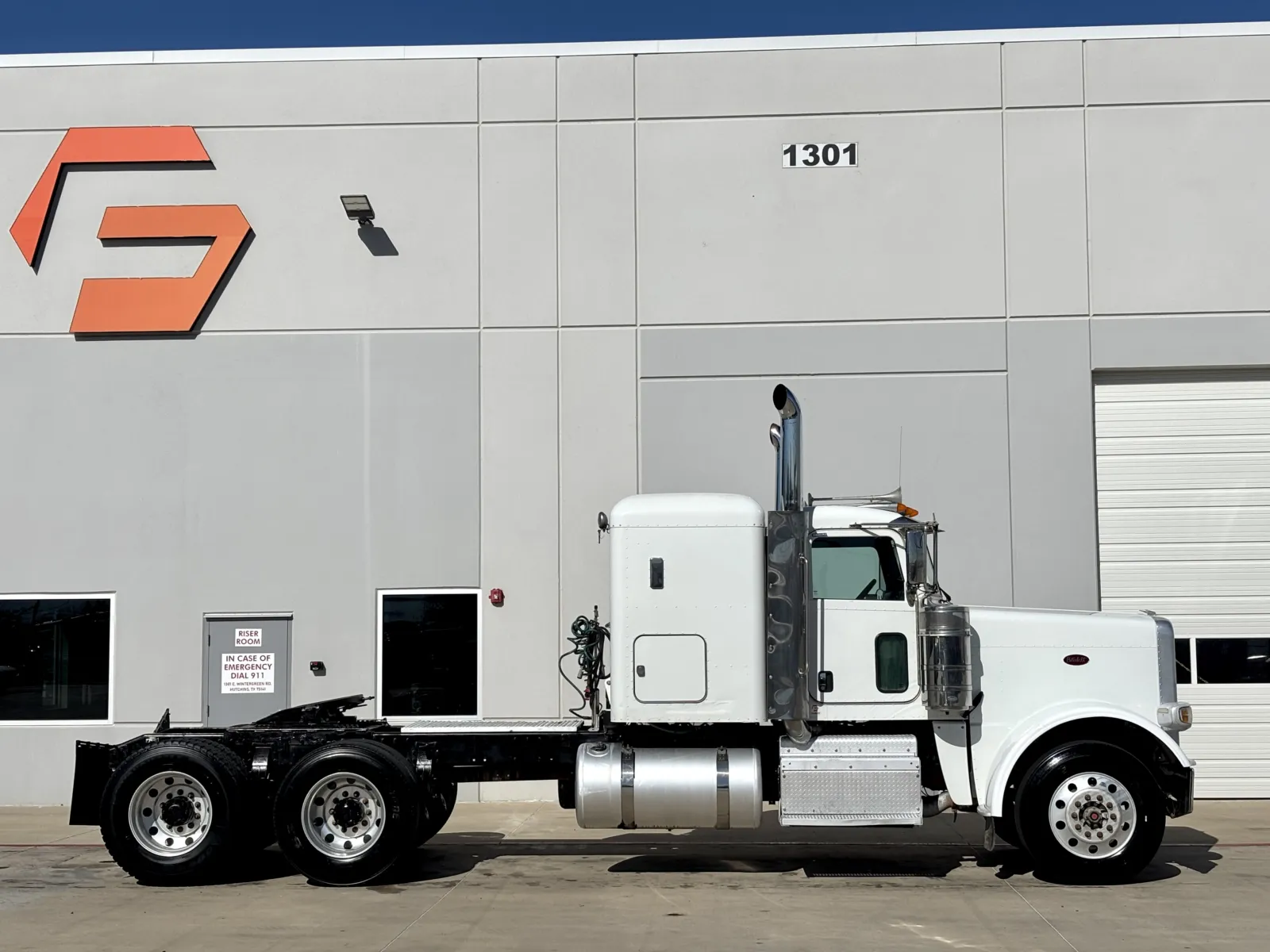 2015 PETERBILT 389 - Image 3