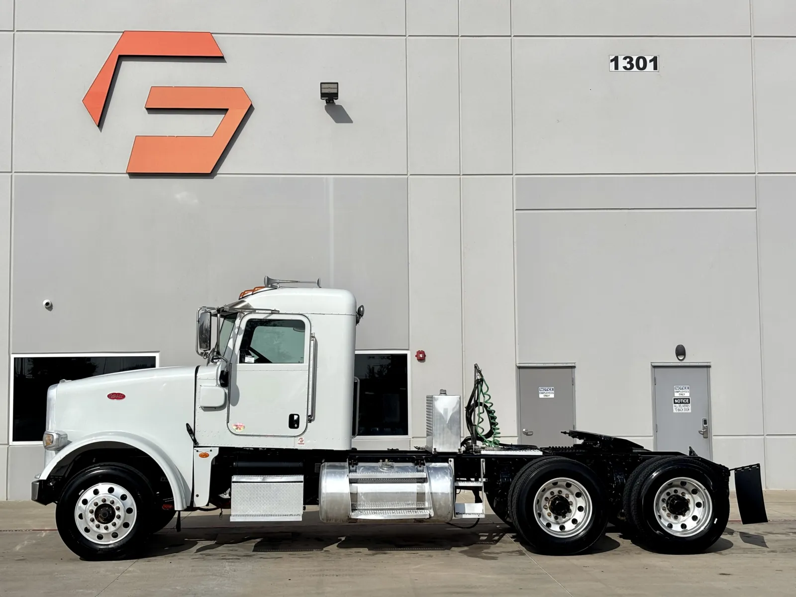 2015 PETERBILT 367 - Image 4
