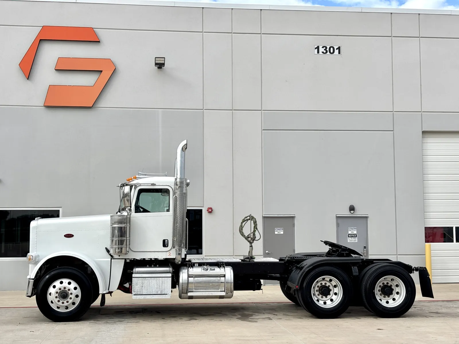 2022 PETERBILT 389 - Image 4