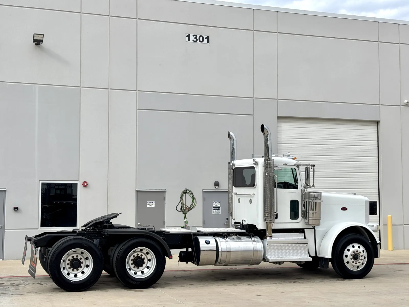 2022 PETERBILT 389 - Image 5