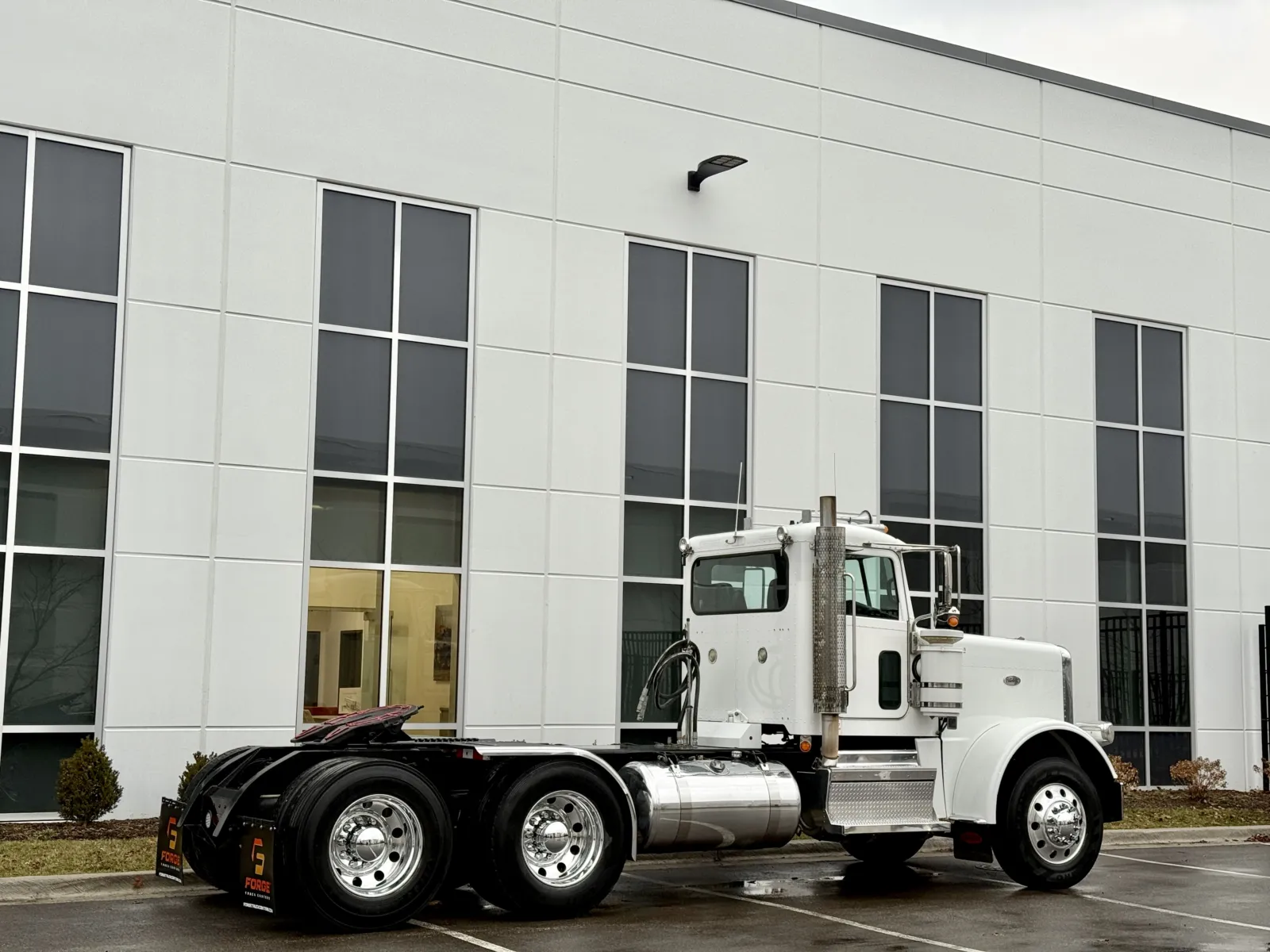 2023 PETERBILT 389 - Image 5