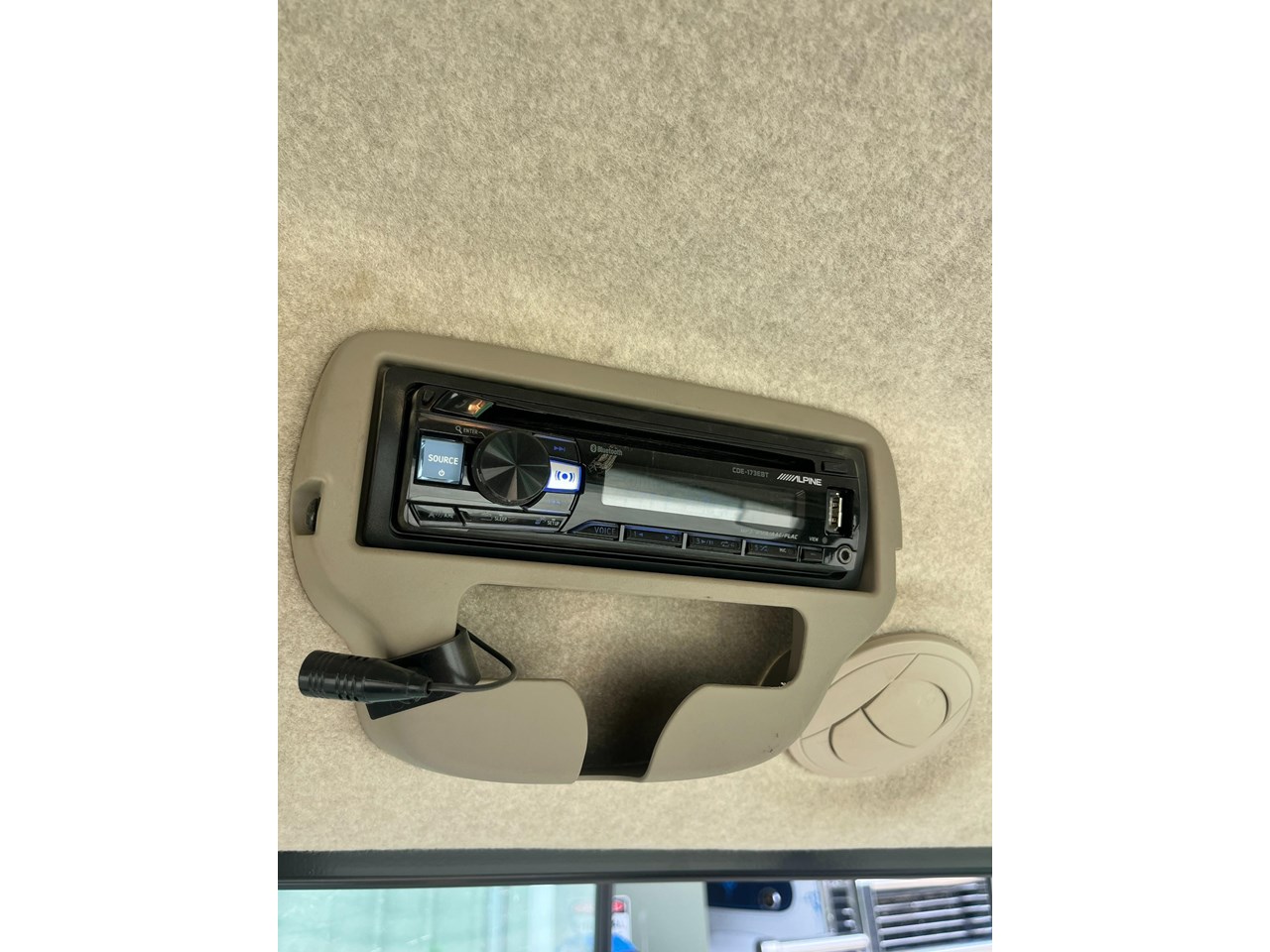 2022 JOHN DEERE 3046R - Image 10