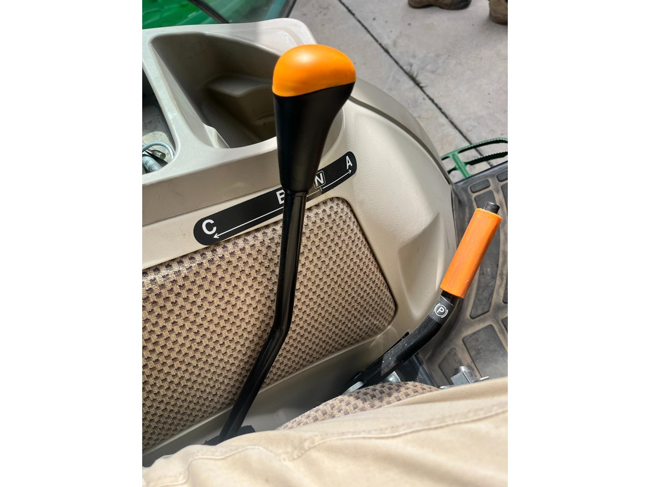 2022 JOHN DEERE 3046R - Image 11