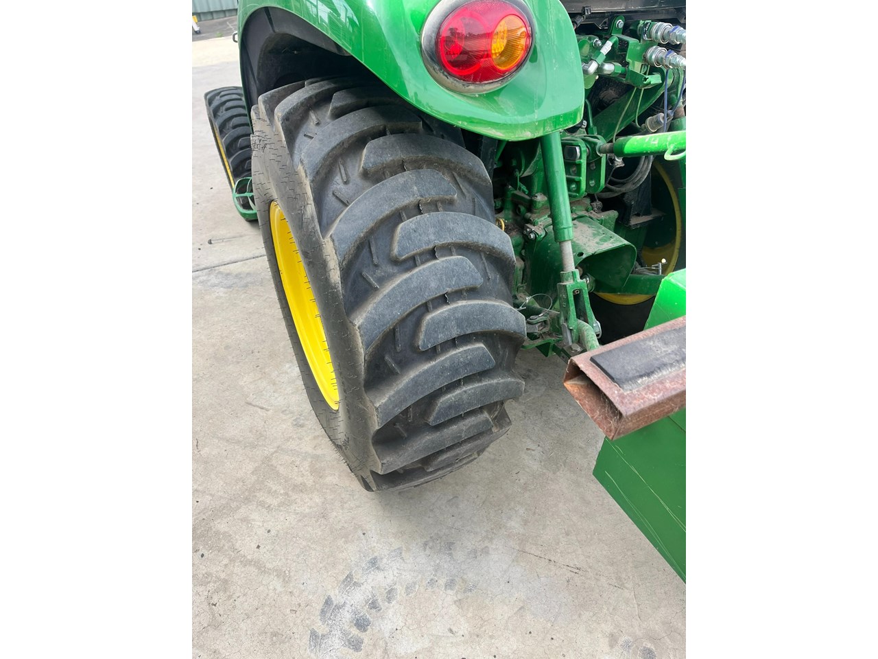 2022 JOHN DEERE 3046R - Image 12