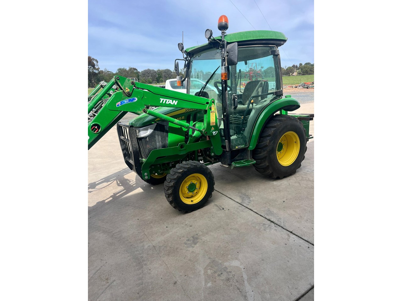 2022 JOHN DEERE 3046R - Image 3