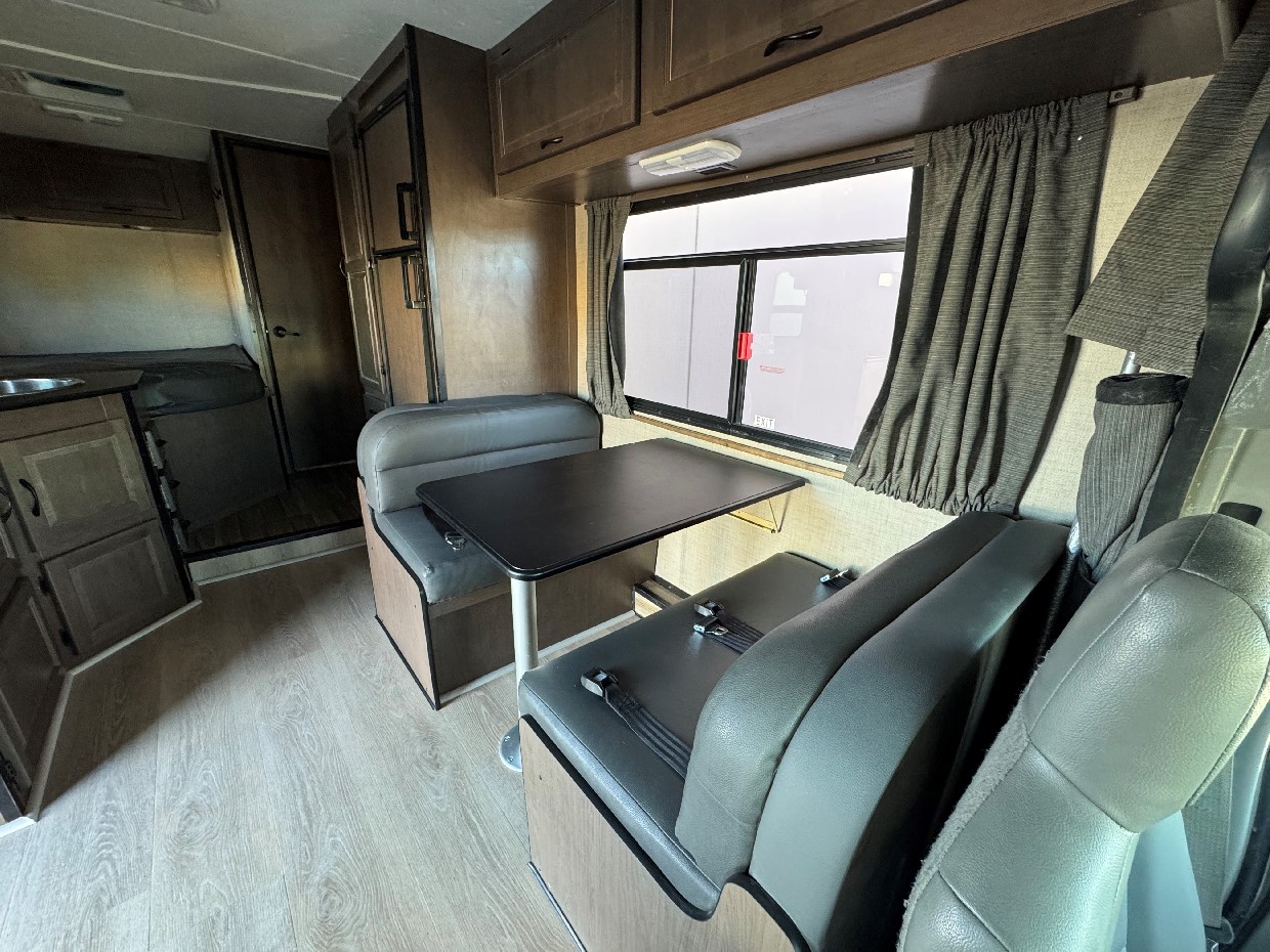 Tiffin Adventure 23TM - Image 6