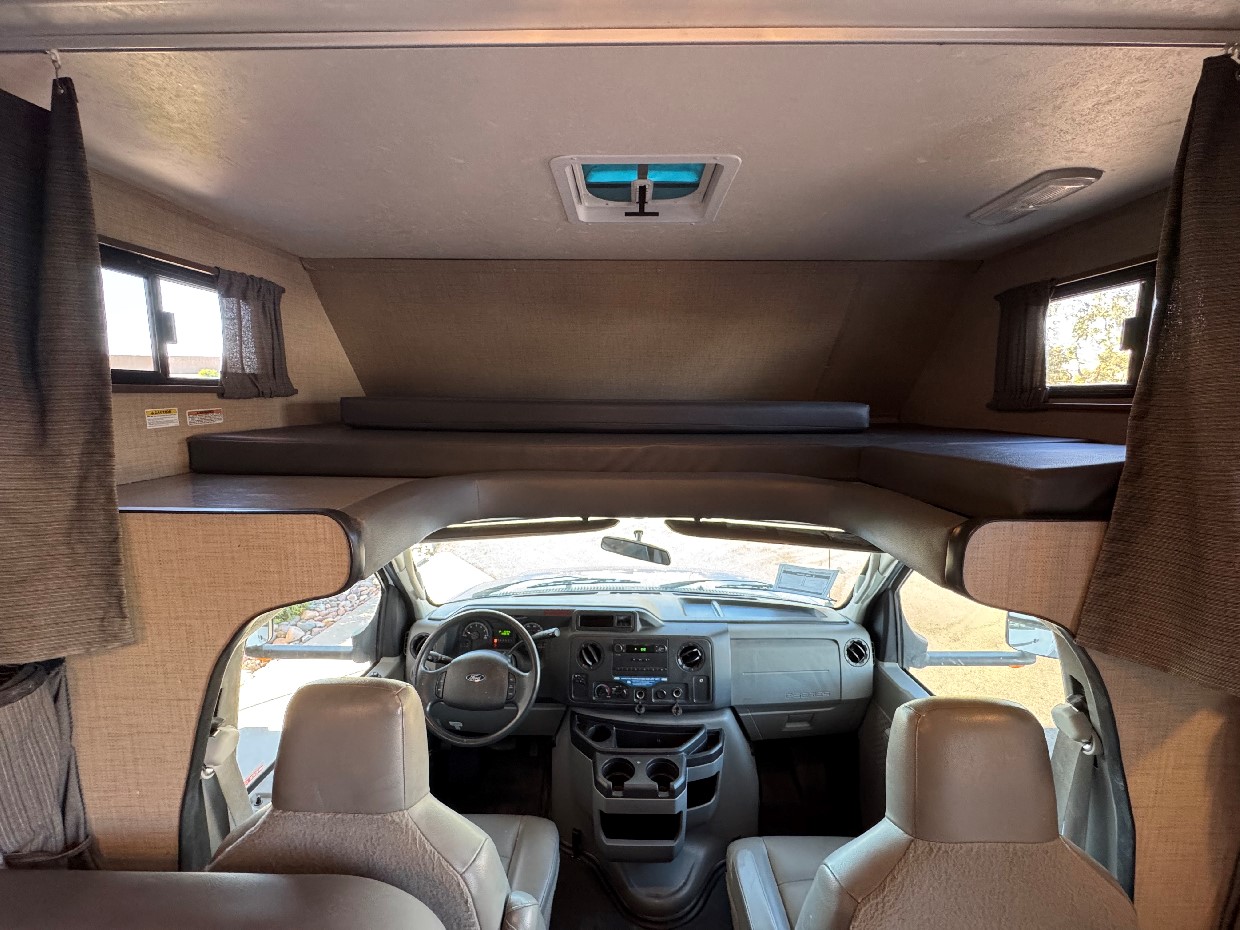 Tiffin Adventure 23TM - Image 13