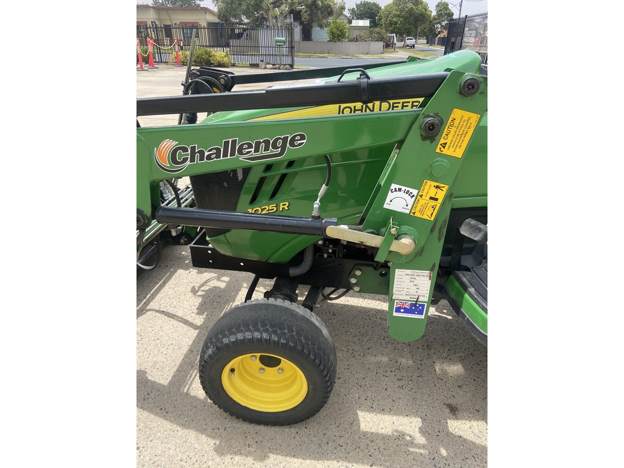 2015 JOHN DEERE 1025R - Image 2