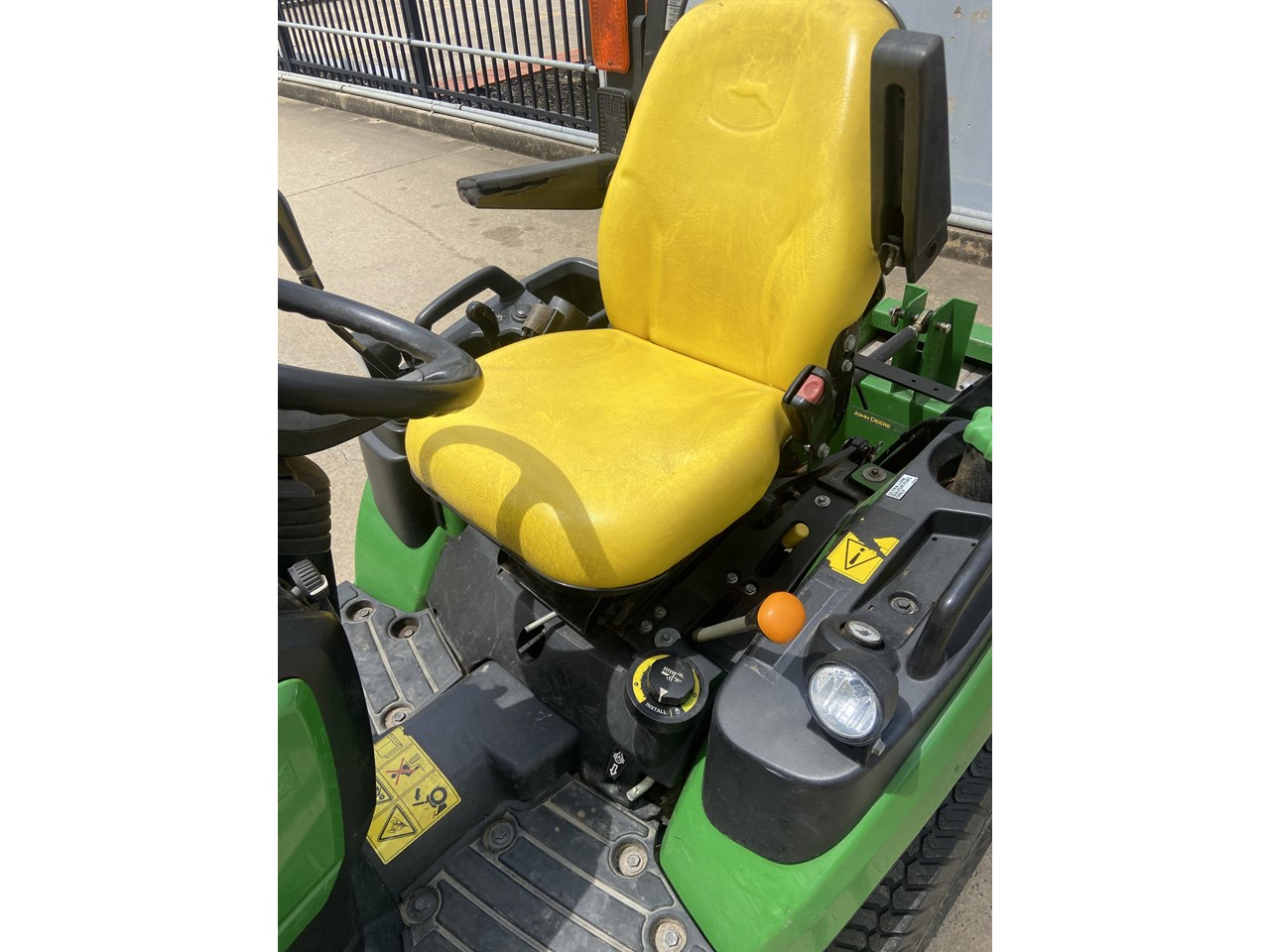 2015 JOHN DEERE 1025R - Image 3