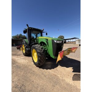 JOHN DEERE 8235R 2014