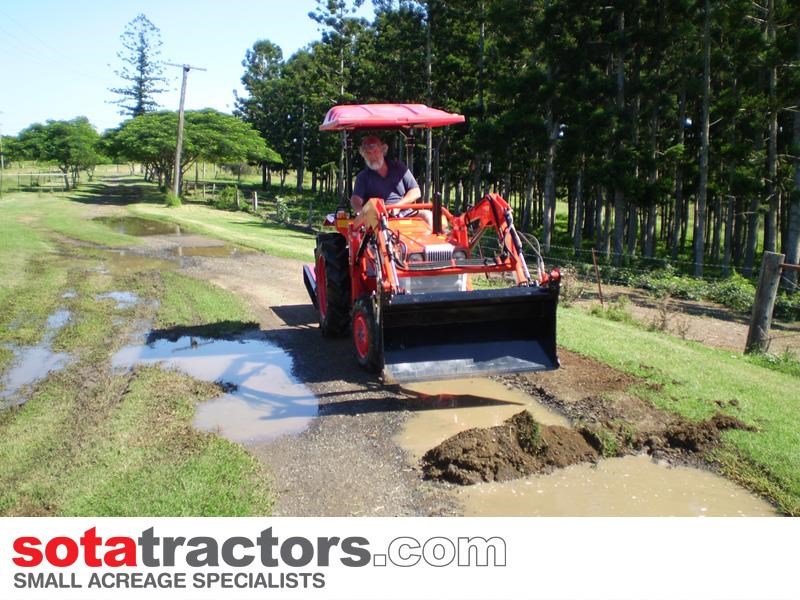 KUBOTA L2202DT TRACTOR WITH 4 IN 1 FEL 26HP - Image 10