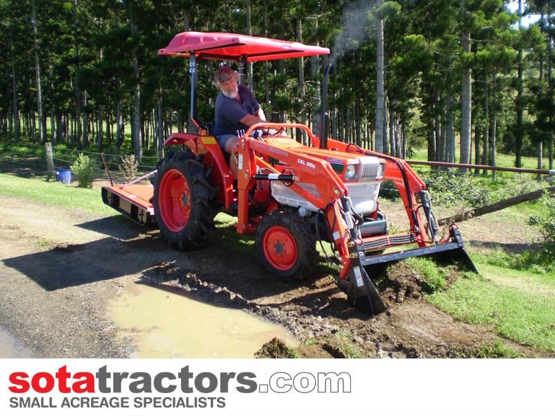 KUBOTA L2202DT TRACTOR + 4 IN 1 LOADER + BACKHOE - Image 9