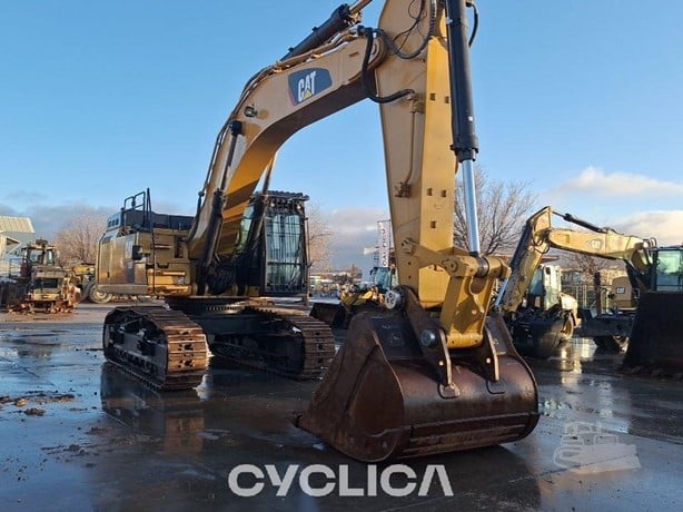 2018 CATERPILLAR 352FL - Image 2