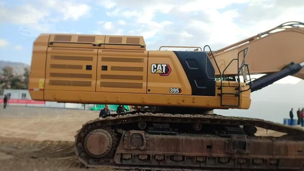 2022 CATERPILLAR 395 - Image 4