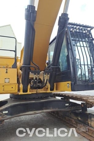 2017 CATERPILLAR 374F - Image 2