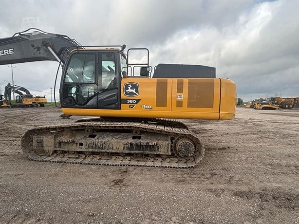 2023 DEERE 380 P-TIER - Image 2