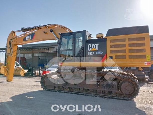 2018 CATERPILLAR 352F