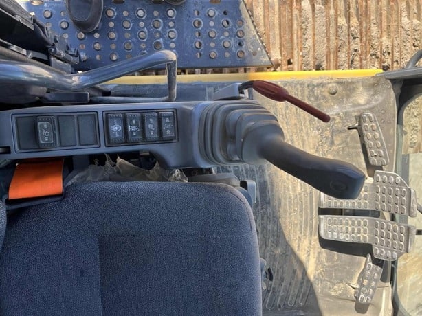 2021 DEERE 470G LC - Image 2