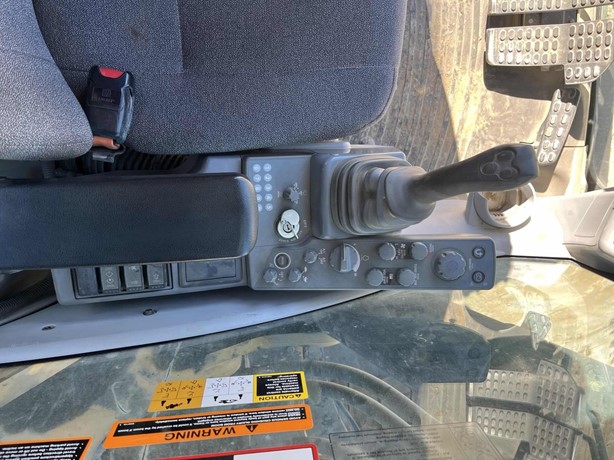 2021 DEERE 470G LC - Image 4