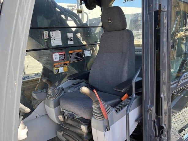 2021 DEERE 470G LC - Image 6