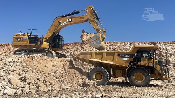 2022 CATERPILLAR 374