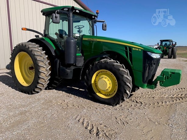 2013 JOHN DEERE 8235R - Image 2