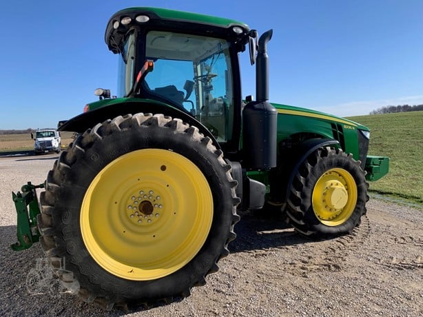 2013 JOHN DEERE 8235R - Image 6