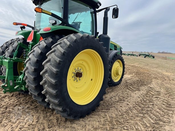 2011 JOHN DEERE 8260R - Image 5