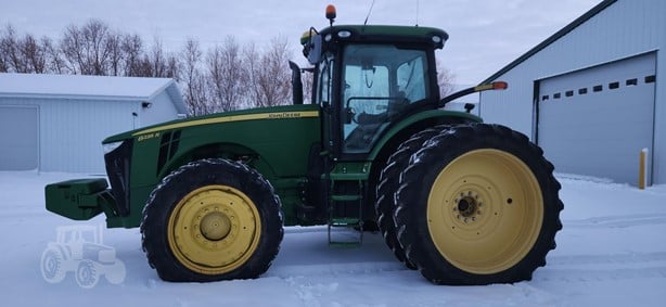 2011 JOHN DEERE 8235R - Image 2